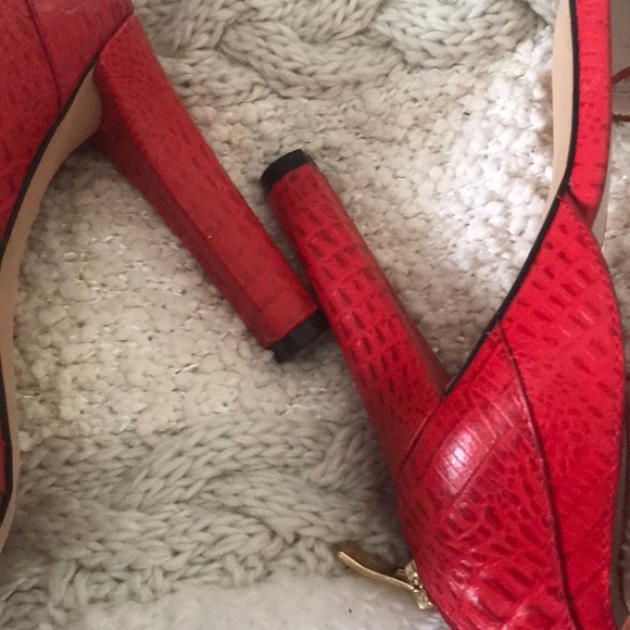 Shoe - Picture 4 of 7